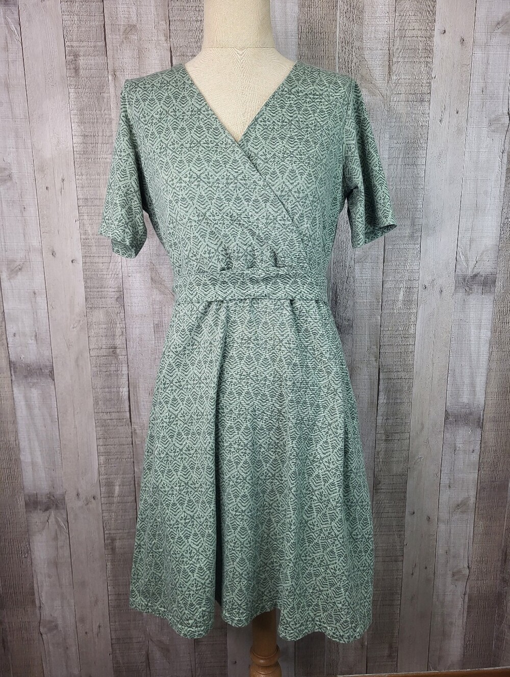 L.L Bean Green Printed Wrap-Style Women's Dress. Size Medium. Item 507253